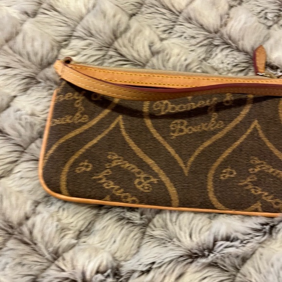 DOONEY & BOURKE, INC. LARGE WRISTLET WITH REMOVABLE STRAP - Picture 11 of 15